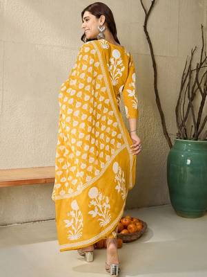Floral Printed V-Neck Pure Cotton Straight Kurta With Trousers & Dupatta 6