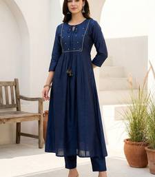 Women Regular Sequinned Liva Kurta with Trousers