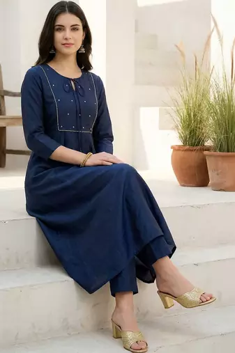 Women Regular Sequinned Liva Kurta with Trousers