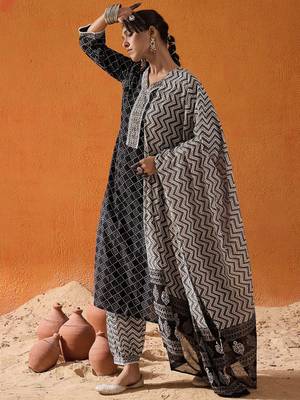 Black Geometric Printed V-Neck Pure Cotton Straight Kurta with Salwar & Dupatta 2