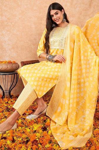 Floral Printed Regular Sequinned Pure Cotton Kurta With Trousers & Dupatta