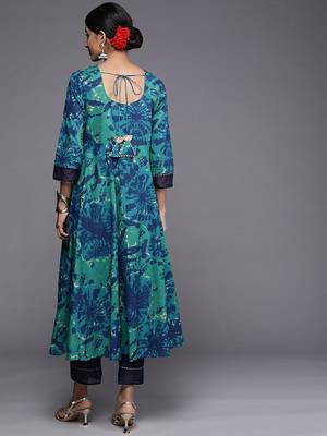 Turquoise Blue Tie & Dye Dyed Zari Sequined High Low A-Line Kurta with Trousers 4