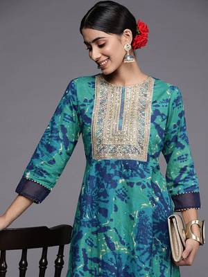 Turquoise Blue Tie & Dye Dyed Zari Sequined High Low A-Line Kurta with Trousers 5