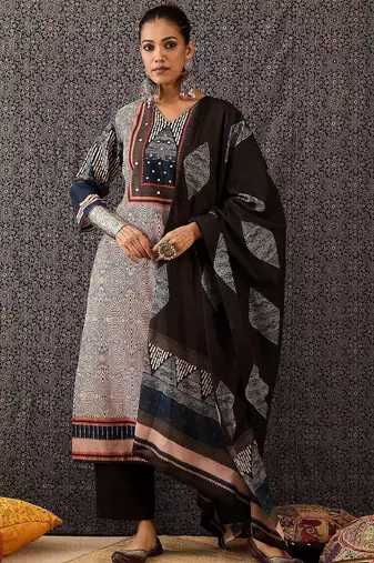 Women Printed Regular Beads and Stones Pure Cotton Kurta with Trousers & With Dupatta