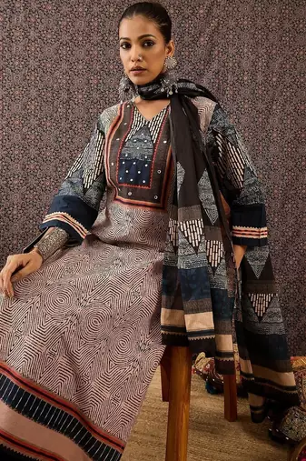 Women Printed Regular Beads and Stones Pure Cotton Kurta with Trousers & With Dupatta