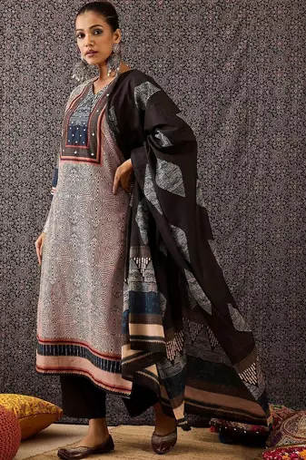 Women Printed Regular Beads and Stones Pure Cotton Kurta with Trousers & With Dupatta