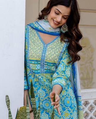 Women Floral Printed Regular Pure Cotton Kurta with Trousers & With Dupatta 2