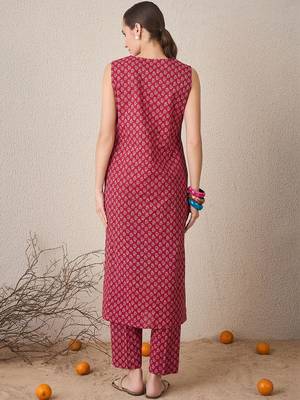Women Ethnic Motifs Printed Regular Pure Cotton Kurta with Trousers 4