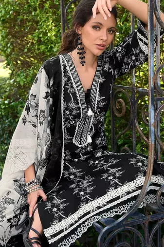 Women Floral Printed Regular Thread Work Pure Cotton Kurta with Trousers & With Dupatta