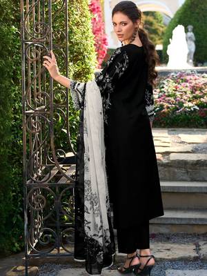 Women Floral Printed Regular Thread Work Pure Cotton Kurta with Trousers & With Dupatta 3