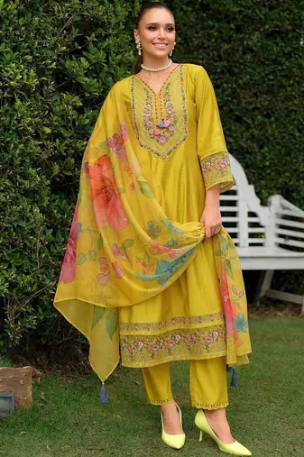 Women Floral Embroidered Kurta with Trousers & Dupatta