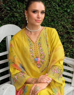 Women Floral Embroidered Kurta with Trousers & Dupatta 2