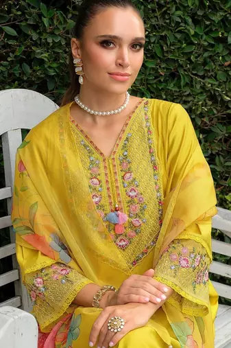 Women Floral Embroidered Kurta with Trousers & Dupatta