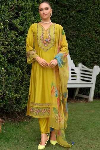 Women Floral Embroidered Kurta with Trousers & Dupatta