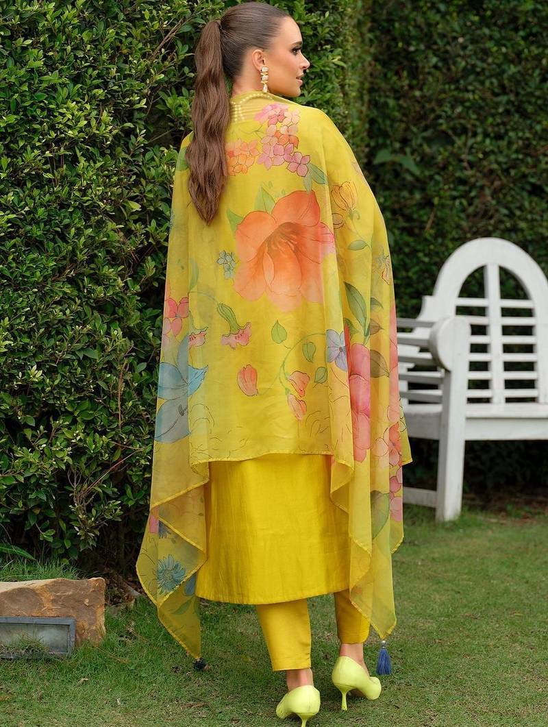 Women Floral Embroidered Kurta with Trousers & Dupatta