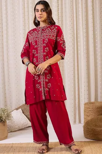 Women Geometric Embroidered Kurta with Trousers