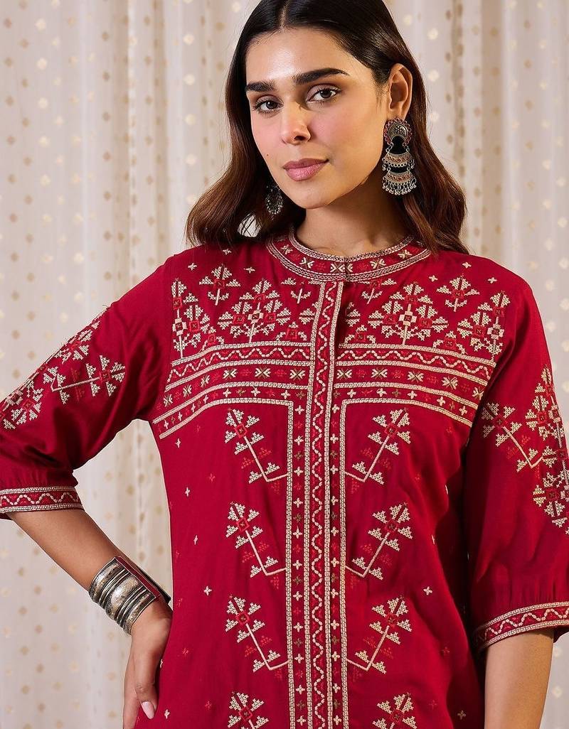 Women Geometric Embroidered Kurta with Trousers