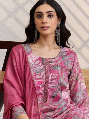 Women Floral Printed Regular Mirror Work Kurta With Trousers & Dupatta Kurta Sets 6