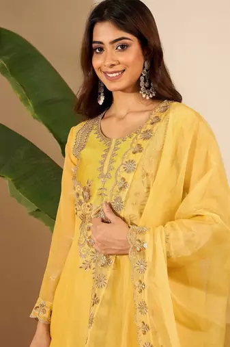 Women Crushed Oraganza Silk Embroidered Kurta Set with Dupatta