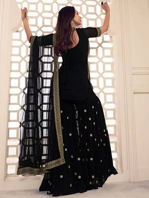 Floral Zari Sequinned Embroidered Kurta Set 3