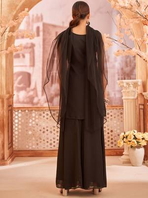 Women Floral Embroidered Regular Thread Work Kurta with Sharara & With Dupatta 3