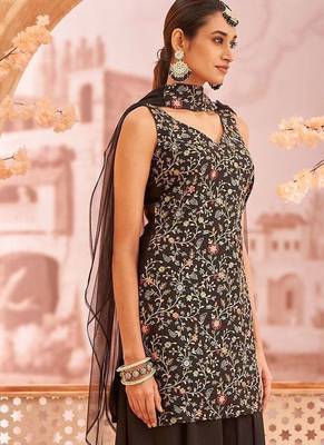 Women Floral Embroidered Regular Thread Work Kurta with Sharara & With Dupatta 4