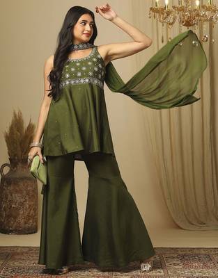 Green Embroidered Sleeveless Kurta set 1