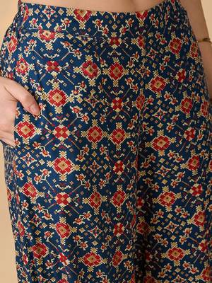 Navy Blue Printed Round Neck Kurti & Palazzos Set 6