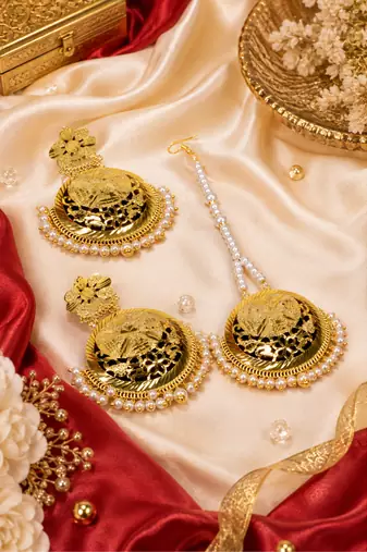 Pearl fringe floral filigree earring tikka set