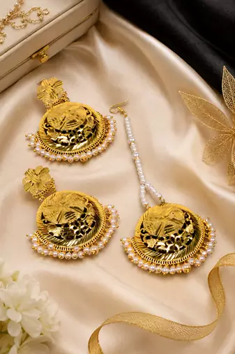 Pearl fringe floral filigree earring tikka set