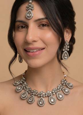 Silver-tone teardrop polki choker set with maang tikka 1