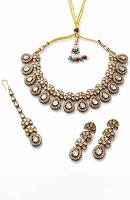 Silver-tone teardrop polki choker set with maang tikka 2