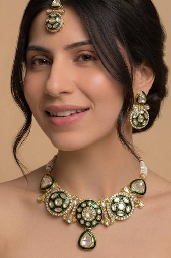 Emerald enamel polki choker set with maang tikka