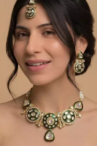 Emerald enamel polki choker set with maang tikka