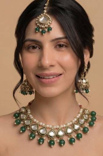 Emerald teardrop polki choker set with maang tikka