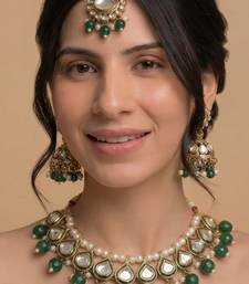 Emerald teardrop polki choker set with maang tikka