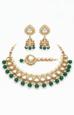 Emerald teardrop polki choker set with maang tikka 2