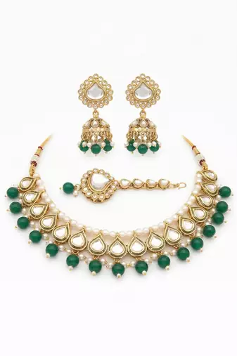 Emerald teardrop polki choker set with maang tikka