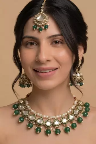 Emerald teardrop polki choker set with maang tikka