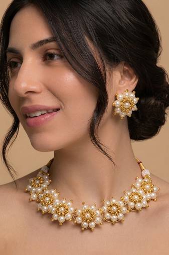 Pearl blossom choker set