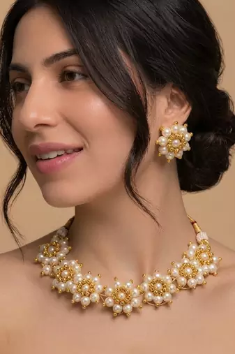 Pearl blossom choker set