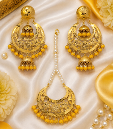 Yellow beaded gold earring tikka set