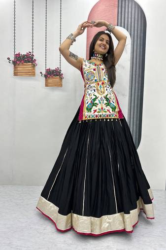 Women’s Chaniya Choli For Navratri – Motedo Gamathi & Real Mirror Work With 6 Meter Pure Cotton Lehenga