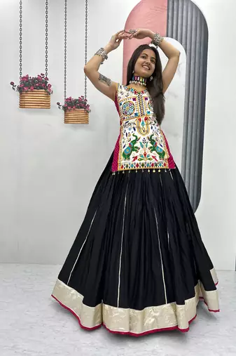 Women’s Chaniya Choli For Navratri – Motedo Gamathi & Real Mirror Work With 6 Meter Pure Cotton Lehenga