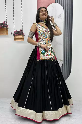 Women’s Chaniya Choli For Navratri – Motedo Gamathi & Real Mirror Work With 6 Meter Pure Cotton Lehenga