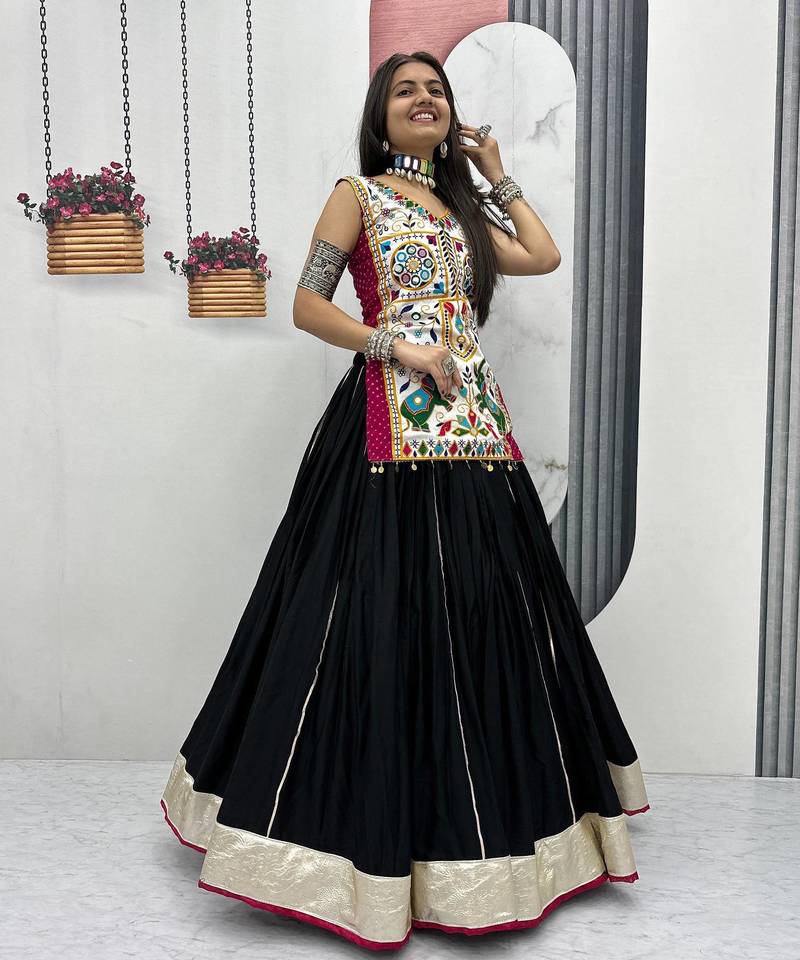 Women’s Chaniya Choli For Navratri – Motedo Gamathi & Real Mirror Work With 6 Meter Pure Cotton Lehenga