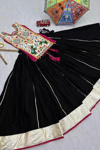 Women’s Chaniya Choli For Navratri – Motedo Gamathi & Real Mirror Work With 6 Meter Pure Cotton Lehenga