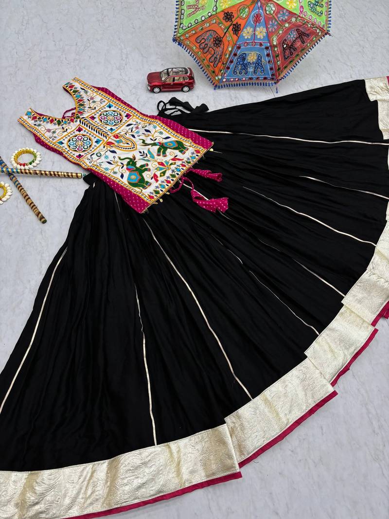 Women’s Chaniya Choli For Navratri – Motedo Gamathi & Real Mirror Work With 6 Meter Pure Cotton Lehenga