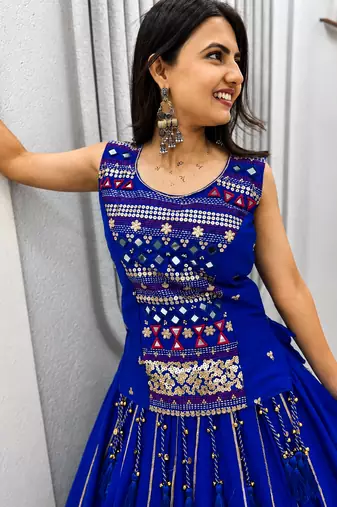 Women’s Chaniya Choli For Navratri – Pure Cotton Mirror Hand Work & Ribbon Work With 6 Meter Lehenga