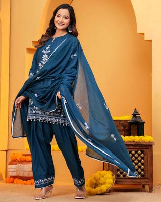 Blue Cotton embroidered 3 pcs kurta set  3